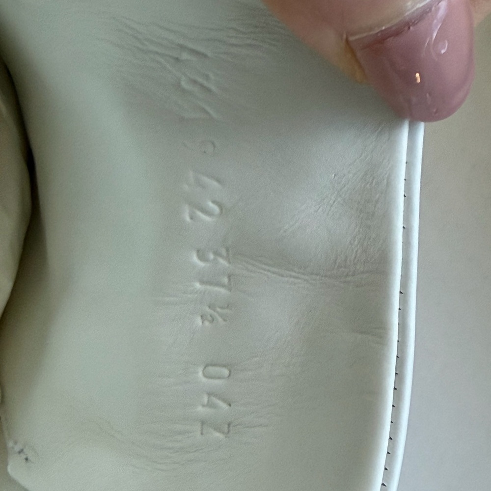 Gucci New Ace Bee Embroidered Sneakers - Picture 14 of 15